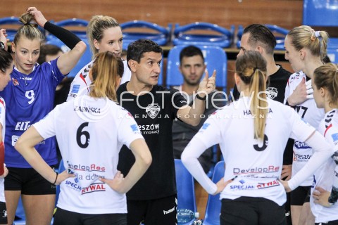  08.10.2017 RZESZOW <br />SIATKOWKA KOBIET SEZON 2017/2018 <br />V MIEDZYNARODOWY TURNIEJ O PUCHAR FIRMY DEVELOPRES<br />MECZ RC CANNES ? DEVELOPRES SKYRES RZESZOW <br />N/Z LORENZO MICELLI - I TRENER HEAD COACH <br /> 