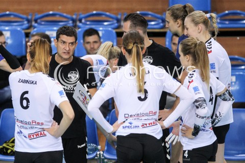  08.10.2017 RZESZOW <br />SIATKOWKA KOBIET SEZON 2017/2018 <br />V MIEDZYNARODOWY TURNIEJ O PUCHAR FIRMY DEVELOPRES<br />MECZ RC CANNES ? DEVELOPRES SKYRES RZESZOW <br />N/Z LORENZO MICELLI - I TRENER HEAD COACH <br /> 