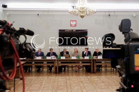  11.10.2017 WARSZAWA SEJM<br />KOMISJA SLEDCZA GRUPY AMBER GOLD<br />N/Z MAREK SUSKI MALGORZATA WASSERMANN TOMASZ RZYMKOWSKI JOANNA KOPCINSKA JAROSLAW KRAJEWSKI<br /> 