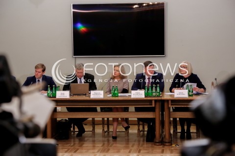  11.10.2017 WARSZAWA SEJM<br />KOMISJA SLEDCZA GRUPY AMBER GOLD<br />N/Z MAREK SUSKI MALGORZATA WASSERMANN TOMASZ RZYMKOWSKI JOANNA KOPCINSKA JAROSLAW KRAJEWSKI<br /> 