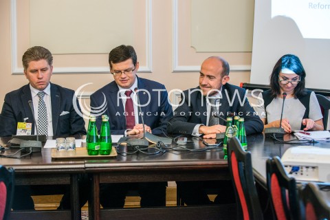  11.10.2017 WARSZAWA SEJM <br />POSIEDZENIE PARLEMENTARNEGO ZESPOLU DS REFORMY WYMIARU SPRAWIEDLIWOSCI<br />N/Z KRYSTIAN MARKIEWICZ BORYS BUDKA KAMILA GASIUK PIHOWICZ MARCIN MATCZAK <br /> 