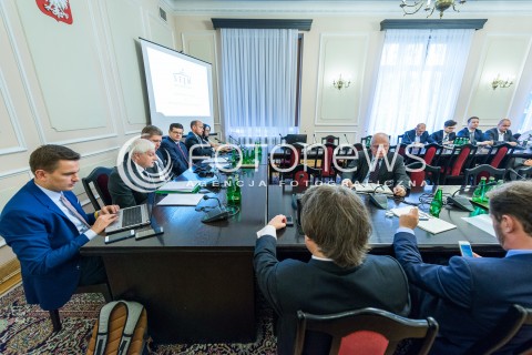  11.10.2017 WARSZAWA SEJM <br />POSIEDZENIE PARLEMENTARNEGO ZESPOLU DS REFORMY WYMIARU SPRAWIEDLIWOSCI<br />N/Z KRYSTIAN MARKIEWICZ BORYS BUDKA KAMILA GASIUK PIHOWICZ MARCIN MATCZAK DARIUSZ ZAWISTOWSKI ARKADIUSZ MYRCHA<br /> 
