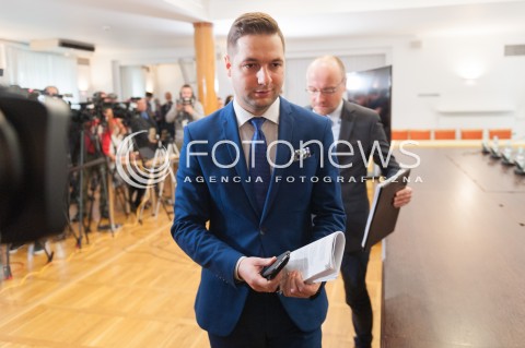  11.10.2017 WARSZAWA<br />KONFERENCJA PRASOWA PATRYKA JAKIEGO W SPRAWIE USTAWY REPRYWATYZACYJNEJ<br />N/Z WICEMINISTER SPRAWIEDLIWOSCI PATRYK JAKI<br /> 