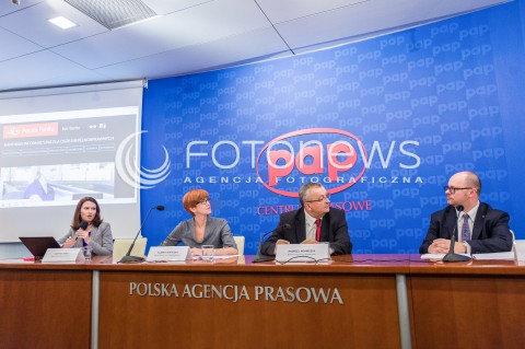  11.10.2017 WARSZAWA<br />OTWARCIE KAMPANII POCZTA POLSKA BEZ BARIER<br />N/Z MINISTER RODZINY ELZBIETA RAFALSKA MINISTER INFRASTRUKTURY I BUDOWNICTWA ANDRZEJ ADAMCZYK<br /> 