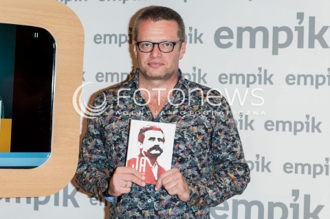  12.10.2017 WARSZAWA<br />PREMIERA KSIAZKI JA Z LECHEM WALESA ROZMAWIAJA ANDRZEJ BODNAR CEZARY LAZAREWICZ<br />N/Z MARCIN MELLER<br /> 