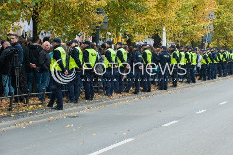  14.10.2017 WARSZAWA<br />PROTEST REZYDENTOW POD KPRM<br />N/Z UCZESTNICY WYDARZENIA POLICJA<br /> 