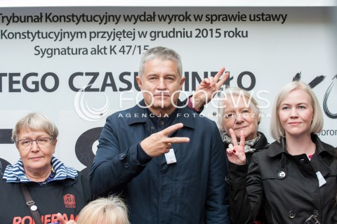  14.10.2017 WARSZAWA<br />PROTEST REZYDENTOW POD KPRM<br />N/Z WLADYSLAW FRASYNIUK TABLICA LICZNIK KOD<br /> 