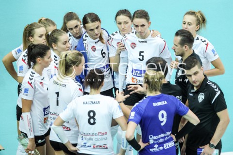  14.10.2017 RZESZOW <br />SIATKOWKA LIGA SIATKOWKI KOBIET LSK 2017/2018 WOMEN VOLLEYBALL POLAND POLISH LEAGUE <br />MECZ DEVELOPRES SKYRES RZESZOW - KS PALAC BYDGOSZCZ <br />N/Z KATARZYNA ZABINSKA MAGDALENA HAWRYLA JELENA BLAGOJEVIC MONIKA PTAK LORENZO MICELLI - I TRENER ( HEAD COACH ) AGATA SAWICKA ADELA HELIC KLAUDIA KACZOROWSKA <br /> 