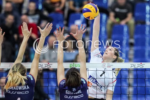  14.10.2017 RZESZOW <br />SIATKOWKA LIGA SIATKOWKI KOBIET LSK 2017/2018 WOMEN VOLLEYBALL POLAND POLISH LEAGUE <br />MECZ DEVELOPRES SKYRES RZESZOW - KS PALAC BYDGOSZCZ <br />N/Z HELENE ROUSSEAUX <br /> 