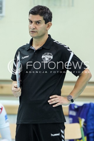  14.10.2017 RZESZOW <br />SIATKOWKA LIGA SIATKOWKI KOBIET LSK 2017/2018 WOMEN VOLLEYBALL POLAND POLISH LEAGUE <br />MECZ DEVELOPRES SKYRES RZESZOW - KS PALAC BYDGOSZCZ <br />N/Z LORENZO MICELLI - I TRENER ( HEAD COACH ) SYLWETKA <br /> 