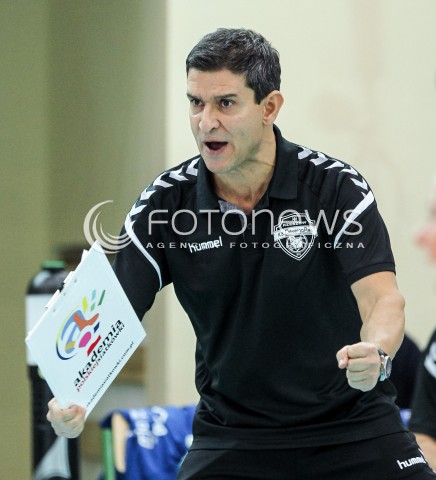  14.10.2017 RZESZOW <br />SIATKOWKA LIGA SIATKOWKI KOBIET LSK 2017/2018 WOMEN VOLLEYBALL POLAND POLISH LEAGUE <br />MECZ DEVELOPRES SKYRES RZESZOW - KS PALAC BYDGOSZCZ <br />N/Z LORENZO MICELLI - I TRENER ( HEAD COACH ) RADOSC EMOCJE SYLWETKA <br /> 