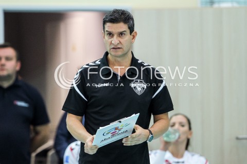 14.10.2017 RZESZOW <br />SIATKOWKA LIGA SIATKOWKI KOBIET LSK 2017/2018 WOMEN VOLLEYBALL POLAND POLISH LEAGUE <br />MECZ DEVELOPRES SKYRES RZESZOW - KS PALAC BYDGOSZCZ <br />N/Z LORENZO MICELLI - I TRENER ( HEAD COACH ) SYLWETKA <br /> 