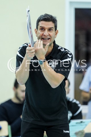  14.10.2017 RZESZOW <br />SIATKOWKA LIGA SIATKOWKI KOBIET LSK 2017/2018 WOMEN VOLLEYBALL POLAND POLISH LEAGUE <br />MECZ DEVELOPRES SKYRES RZESZOW - KS PALAC BYDGOSZCZ <br />N/Z LORENZO MICELLI - I TRENER ( HEAD COACH ) SYLWETKA <br /> 