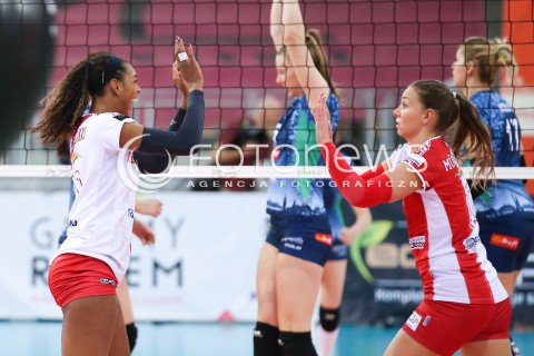  16.10.2017 LODZ SIATKOWKA <br />
ORLEN LIGA  SEZON 2017/2018 <br />
LKS COMMERCECON LODZ - TREFL PROXIMA KRAKOW<br />
N/Z DEJA MCCLENDON LUCIE MUHLSTEINOVA RADOSC EMOCJE WYGRANA<br />
 