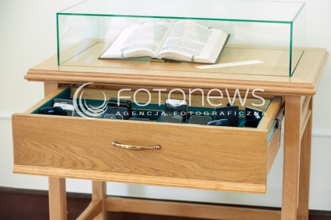  17.10.2017 WARSZAWA<br />POSIEDZENIE RADY MINISTROW<br />N/Z SZUFLADA NA TELEFONY<br /> 