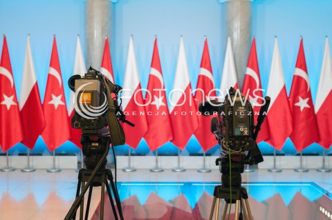  17.10.2017 WARSZAWA<br />ODWOLANE SPOTKANIE PREMIER SZYDLO Z PREZYDENTEM TURCJI<br />N/Z KAMERY NA TLE FLAG<br /> 