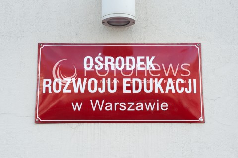  18.10.2017 WARSZAWA<br />KONFERENCJA UCZEN ZE SPECJALNYMI POTRZEBAMI EDUKACYJNYMI<br />N/Z TABLICA INFORMACYJNA NAPIS OSRODEK ROZWOJU EDUKACJI W WARSZAWIE<br /> 