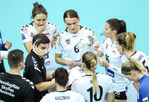  21.10.2017 RZESZOW POLAND<br />SIATKOWKA LIGA MISTRZYN <br />2018 CEV VOLLEYBALL CHAMPIONS LEAGUE - WOMEN <br />MECZ DEVELOPRES SKYRES RZESZOW - HAPOEL KFAR SABA <br />N/Z LORENZO MICELLI - I TRENER ( HEAD COACH ) JELENA BLAGOJEVIC KATARZYNA ZABINSKA KLAUDIA KACZOROWSKA <br /> 