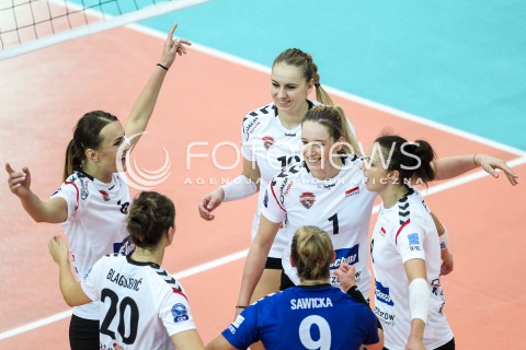  21.10.2017 RZESZOW POLAND<br />SIATKOWKA LIGA MISTRZYN <br />2018 CEV VOLLEYBALL CHAMPIONS LEAGUE - WOMEN <br />MECZ DEVELOPRES SKYRES RZESZOW - HAPOEL KFAR SABA <br />N/Z KATARZYNA ZABINSKA ADELA HELIC HELENE ROUSSEAUX ANNA KACZMAR RADOSC EMOCJE <br /> 