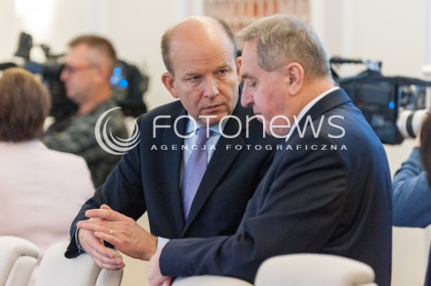  24.10.2017 WARSZAWA<br />POSIEDZENIE RADY MINISTROW<br />N/Z KONSTANTY RADZIWILL HENRYK KOWALCZYK<br /> 