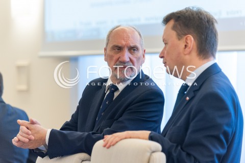  24.10.2017 WARSZAWA<br />POSIEDZENIE RADY MINISTROW<br />N/Z ANTONI MACIEREWICZ MARIUSZ BLASZCZAK<br /> 