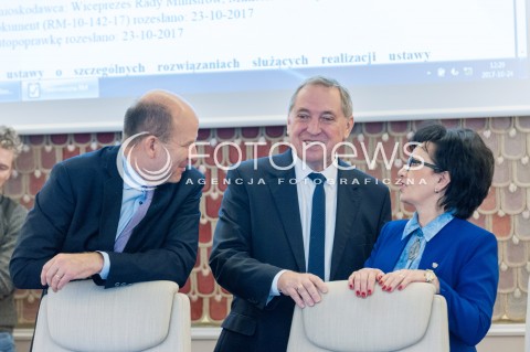  24.10.2017 WARSZAWA<br />POSIEDZENIE RADY MINISTROW<br />N/Z HENRYK KOWALCZYK ELZBIETA WITEK KONSTANTY RADZIWILL<br /> 