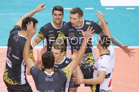  28.10.2017 RZESZOW <br />SIATKOWKA PLUS LIGA 2017/2018 MEN VOLLEYBALL POLAND POLISH PLUSLIGA LEAGUE SEASON 2017/18 <br />MECZ ASSECO RESOVIA RZESZOW - TREFL GDANSK <br />N/Z DAMIAN SCHULZ TYLER JAMES SANDERS RADOSC EMOCJE <br /> 