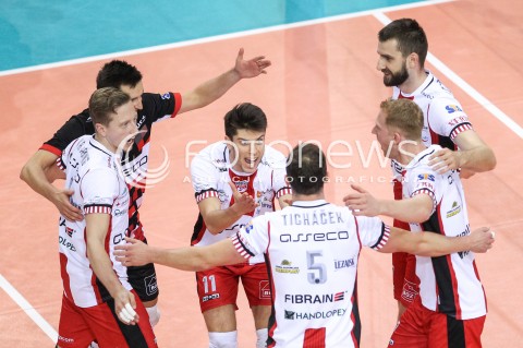  28.10.2017 RZESZOW <br />SIATKOWKA PLUS LIGA 2017/2018 MEN VOLLEYBALL POLAND POLISH PLUSLIGA LEAGUE SEASON 2017/18 <br />MECZ ASSECO RESOVIA RZESZOW - TREFL GDANSK <br />N/Z ALEKSANDER SLIWKA MARCIN MOZDZONEK ELVISS KRASTINS RADOSC EMOCJE <br /> 