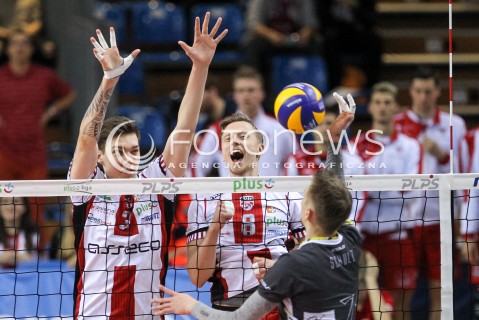  28.10.2017 RZESZOW <br />SIATKOWKA PLUS LIGA 2017/2018 MEN VOLLEYBALL POLAND POLISH PLUSLIGA LEAGUE SEASON 2017/18 <br />MECZ ASSECO RESOVIA RZESZOW - TREFL GDANSK <br />N/Z BARTLOMIEJ LEMANSKI ELVISS KRASTINS DAMIAN SCHULZ BLOK <br /> 