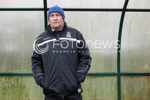  28.10.2017 WOLKA PELKINSKA  <br />PILKA NOZNA III LIGA 2017/2018 GRUPA IV <br />MECZ WOLCZANKA WOLKA PELKINSKA - MOTOR LUBLIN <br />N/Z MARCIN SASAL - I TRENER ( HEAD COACH ) SYLWETKA <br /> 