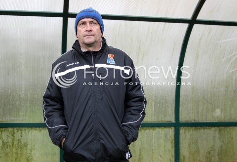  28.10.2017 WOLKA PELKINSKA  <br />PILKA NOZNA III LIGA 2017/2018 GRUPA IV <br />MECZ WOLCZANKA WOLKA PELKINSKA - MOTOR LUBLIN <br />N/Z MARCIN SASAL - I TRENER ( HEAD COACH ) SYLWETKA <br /> 