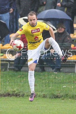  28.10.2017 WOLKA PELKINSKA  <br />PILKA NOZNA III LIGA 2017/2018 GRUPA IV <br />MECZ WOLCZANKA WOLKA PELKINSKA - MOTOR LUBLIN <br />N/Z PRZEMYSLAW SZKATULA SYLWETKA <br /> 