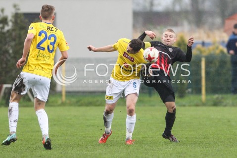  28.10.2017 WOLKA PELKINSKA  <br />PILKA NOZNA III LIGA 2017/2018 GRUPA IV <br />MECZ WOLCZANKA WOLKA PELKINSKA - MOTOR LUBLIN <br />N/Z RADOSLAW KURSA KRZYSZTOF PIETLUCH <br /> 