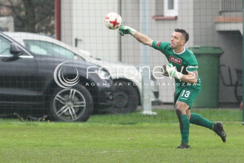  28.10.2017 WOLKA PELKINSKA  <br />PILKA NOZNA III LIGA 2017/2018 GRUPA IV <br />MECZ WOLCZANKA WOLKA PELKINSKA - MOTOR LUBLIN <br />N/Z PAWEL SOCHA SYLWETKA <br /> 