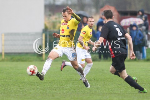  28.10.2017 WOLKA PELKINSKA  <br />PILKA NOZNA III LIGA 2017/2018 GRUPA IV <br />MECZ WOLCZANKA WOLKA PELKINSKA - MOTOR LUBLIN <br />N/Z DAWID DZIEGIELEWSKI <br /> 