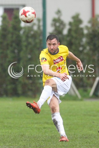  28.10.2017 WOLKA PELKINSKA  <br />PILKA NOZNA III LIGA 2017/2018 GRUPA IV <br />MECZ WOLCZANKA WOLKA PELKINSKA - MOTOR LUBLIN <br />N/Z RADOSLAW KURSA SYLWETKA <br /> 