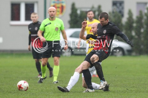  28.10.2017 WOLKA PELKINSKA  <br />PILKA NOZNA III LIGA 2017/2018 GRUPA IV <br />MECZ WOLCZANKA WOLKA PELKINSKA - MOTOR LUBLIN <br />N/Z KAMIL OZIEMCZUK <br /> 