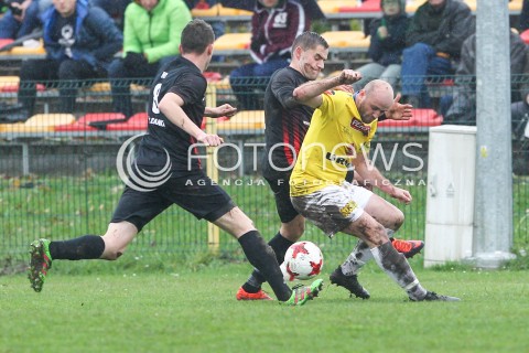  28.10.2017 WOLKA PELKINSKA  <br />PILKA NOZNA III LIGA 2017/2018 GRUPA IV <br />MECZ WOLCZANKA WOLKA PELKINSKA - MOTOR LUBLIN <br />N/Z KAMIL OZIEMCZUK <br /> 