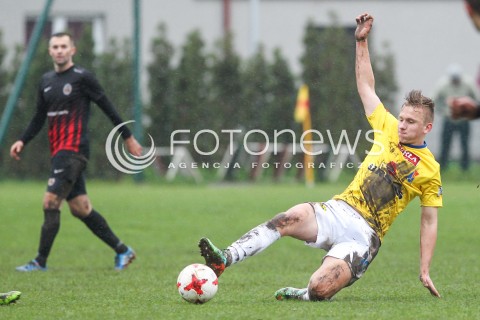  28.10.2017 WOLKA PELKINSKA  <br />PILKA NOZNA III LIGA 2017/2018 GRUPA IV <br />MECZ WOLCZANKA WOLKA PELKINSKA - MOTOR LUBLIN <br />N/Z SZYMON KAMINSKI SYLWETKA <br /> 