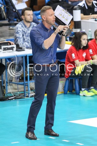  29.10.2017 RZESZOW <br />SIATKOWKA LIGA SIATKOWKI KOBIET LSK 2017/2018 WOMEN VOLLEYBALL POLAND POLISH LEAGUE <br />MECZ DEVELOPRES SKYRES RZESZOW - BKS PROFI CREDIT BIELSKO BIALA <br />N/Z TORE ALEKSANDERSEN - I TRENER ( HEAD COACH ) SYLWETKA <br /> 