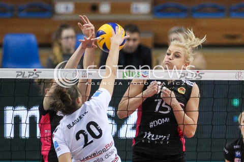  29.10.2017 RZESZOW <br />SIATKOWKA LIGA SIATKOWKI KOBIET LSK 2017/2018 WOMEN VOLLEYBALL POLAND POLISH LEAGUE <br />MECZ DEVELOPRES SKYRES RZESZOW - BKS PROFI CREDIT BIELSKO BIALA <br />N/Z DOMINIKA SOBOLSKA BLOK <br /> 