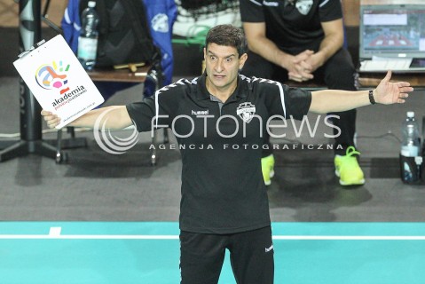  03.11.2017 OSTROWIEC SWIETOKRZYSKI <br />SIATKOWKA LIGA SIATKOWKI KOBIET LSK 2017/2018 WOMEN VOLLEYBALL POLAND POLISH LEAGUE <br />MECZ KSZO OSTROWIEC SWIETOKRZYSKI - DEVELOPRES SKYRES RZESZOW <br />N/Z LORENZO MICELLI - I TRENER ( HEAD COACH ) SYLWETKA <br /> 