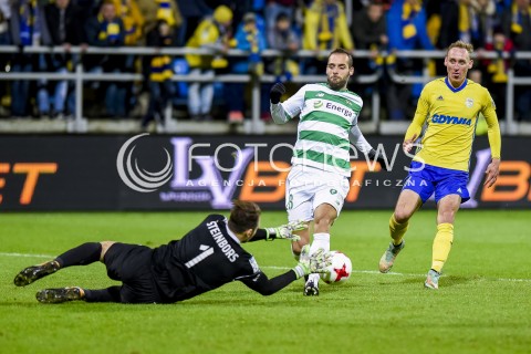  03.11.2017 GDYNIA <br />PILKA NOZNA - EKSTRAKLASA SEZON 2017/2018<br />MECZ ARKA GDYNIA - LECHIA GDANSK<br />N/Z PAVELS STEINBORS FLAVIO PAIXAO<br /> 