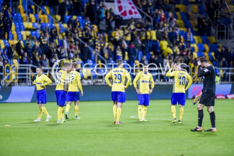  03.11.2017 GDYNIA <br />PILKA NOZNA - EKSTRAKLASA SEZON 2017/2018<br />MECZ ARKA GDYNIA - LECHIA GDANSK<br />N/Z PILKARZE ARKI GDYNIA PO OSTATNIM GWIZDKU SEDZIEGO<br /> 