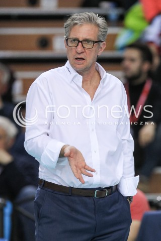 04.11.2017 RZESZOW<br />SIATKOWKA PLUSLIGA 2017/2018 MEN VOLLEYBALL POLAND POLISH PLUS LIGA LEAGUE SEASON 2017/2018<br />MECZ ASSECO RESOVIA RZESZOW - INDYKPOL AZS OLSZTYN <br />N/Z ROBERTO SANTILLI - I TRENER ( HEAD COACH ) SYLWETKA <br /> 