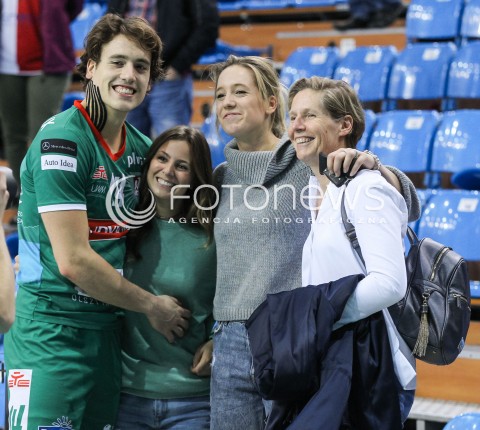  04.11.2017 RZESZOW<br />SIATKOWKA PLUSLIGA 2017/2018 MEN VOLLEYBALL POLAND POLISH PLUS LIGA LEAGUE SEASON 2017/2018<br />MECZ ASSECO RESOVIA RZESZOW - INDYKPOL AZS OLSZTYN <br />N/Z TOMAS THOAMAS ROUSSEAUX Z DZIEWCZYNA MAMA MATKA HELENE ROUSSEAUX RODZENSTWO <br /> 