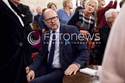  07.11.2017 GDANSK<br />GDANSKIE DEBATY OBYWATELSKIE Z OKAZJI STULECIA ODZYSKANIA NIEPODLEGLOSCI<br />DEBATA Z ADAMEM MICHNIKIEM NA TEMAT NAJWAZNIEJSZYCH PROBLEMOW POLSKI W LATACH 1918/1989<br />N/Z PAWEL ADAMOWICZ<br /> 