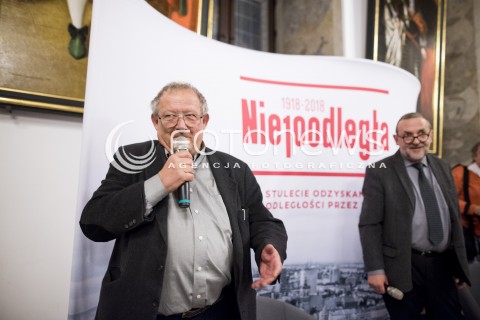  07.11.2017 GDANSK<br />GDANSKIE DEBATY OBYWATELSKIE Z OKAZJI STULECIA ODZYSKANIA NIEPODLEGLOSCI<br />DEBATA Z ADAMEM MICHNIKIEM NA TEMAT NAJWAZNIEJSZYCH PROBLEMOW POLSKI W LATACH 1918/1989<br />N/Z ADAM MICHNIK<br /> 