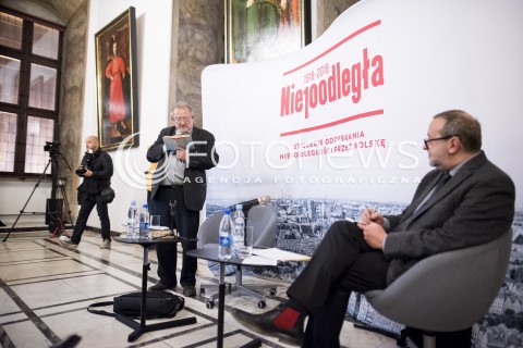  07.11.2017 GDANSK<br />GDANSKIE DEBATY OBYWATELSKIE Z OKAZJI STULECIA ODZYSKANIA NIEPODLEGLOSCI<br />DEBATA Z ADAMEM MICHNIKIEM NA TEMAT NAJWAZNIEJSZYCH PROBLEMOW POLSKI W LATACH 1918/1989<br />N/Z ADAM MICHNIK<br /> 