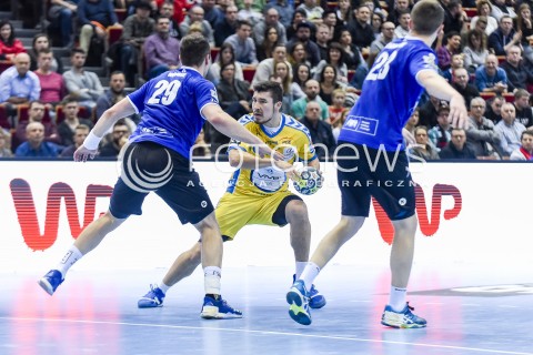  07.11.2017 GDANSK<br />PILKA RECZNA - PGNIG SUPERLIGA MEZCZYZN SEZON 2017/2018<br />MECZ WYBRZEZE GDANSK - PGE VIVE KIELCE<br />N/Z MATEUSZ WROBEL ALEX DUJSHEBAEV<br /> 